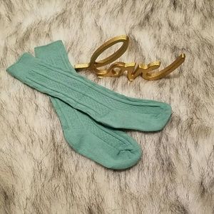 New 1 to 4 year girls knit cable socks in teal
